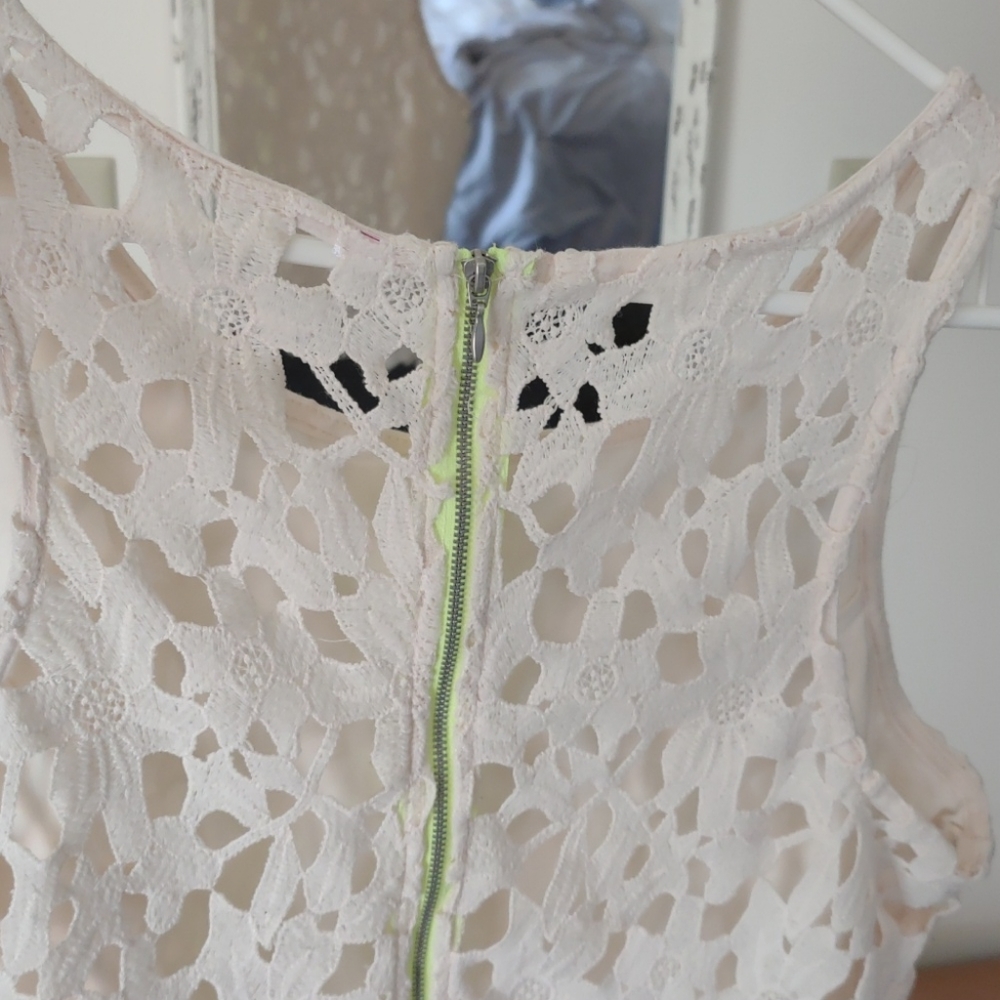 Laced top - Picture 3 of 4